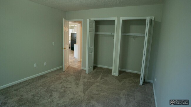 Cedar Rock 3 Bedroom - Apartments on 20th