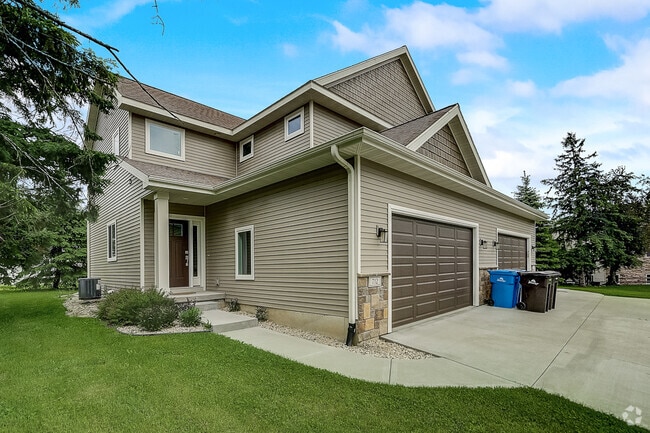 Building Photo - 714 Bristol Bay Unit 712 Rental