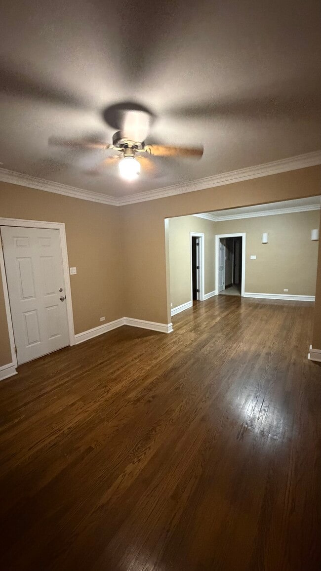 6753 S Artesian Ave Unidad 2
