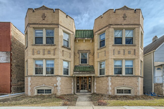Building Photo - 3529 N Lowell Ave Unit 2N