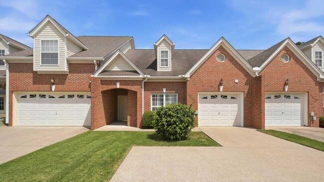 Building Photo - 2 bedroom East Brainerd Townhome