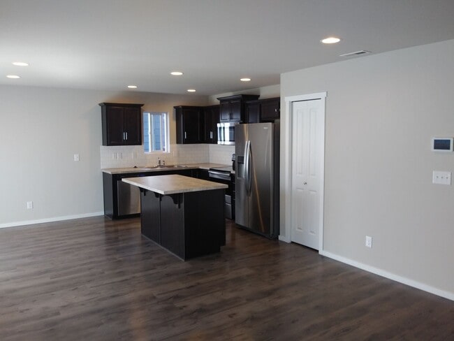 Photo - 2925 Mahogany St NE