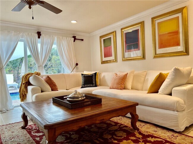 Photo - 283 Cypress Way W