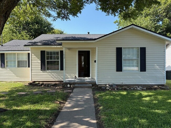 Building Photo - 1059 E Elm St Rental