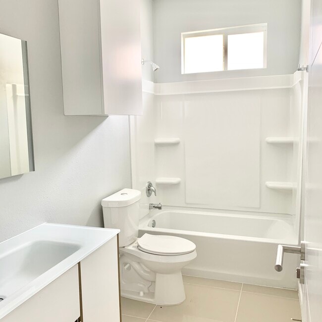 Photo - 2016 Summerland Ln Unit 3