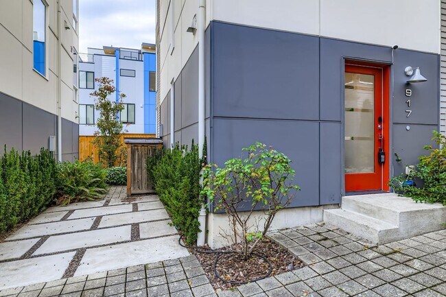 Photo - Bright 3bed/2.5bath Townhome in Judkins Pa...