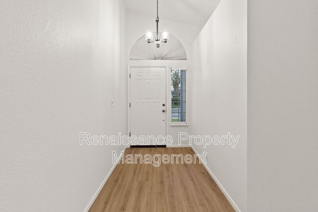 Photo - 165 Henry Ct