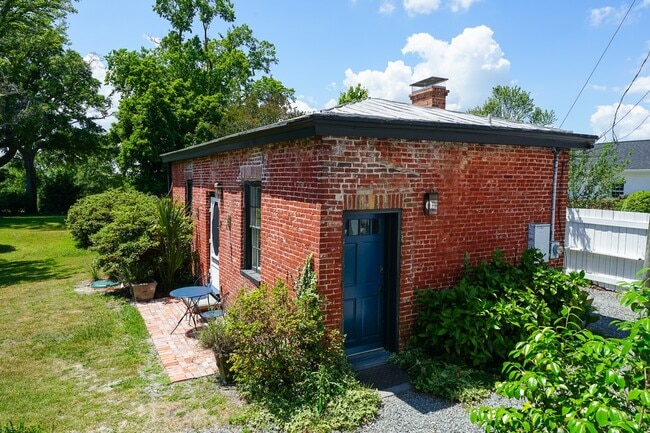 Photo - 416 S Front St