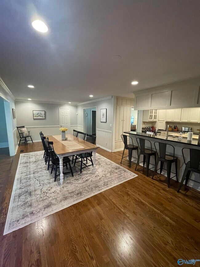 Photo - 1302 Cleermont Dr SE