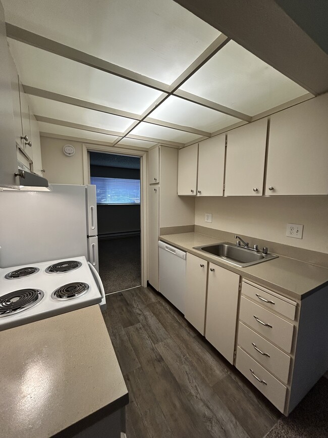 Kitchen - Washington Park Apartments