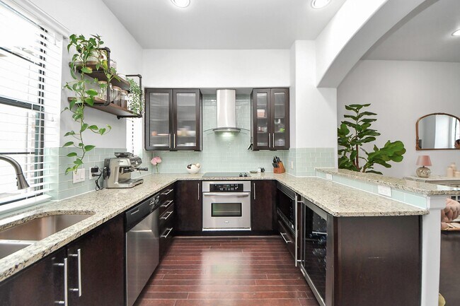 Photo - 2110 Shearn St