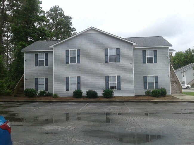 Building Photo - 2 Bedroom 1 Bath Upstairs Unit "Call us about our Move in Special"