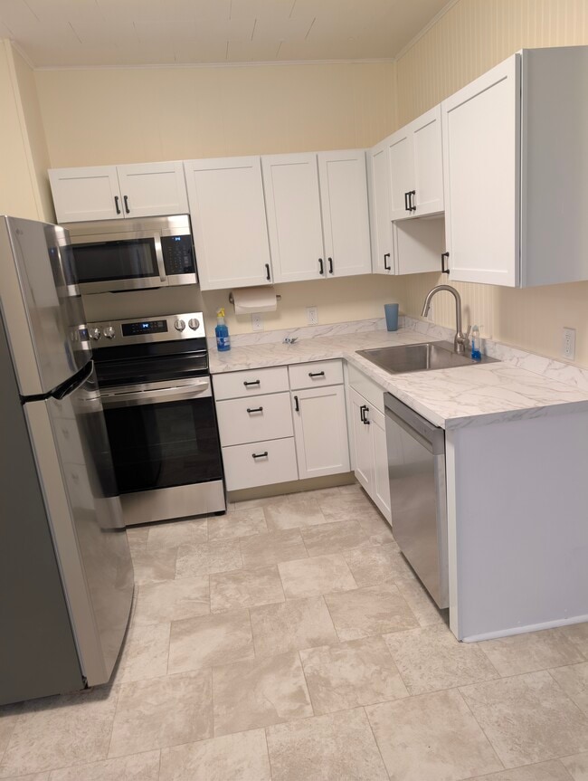 kitchen - 110 N Albee St