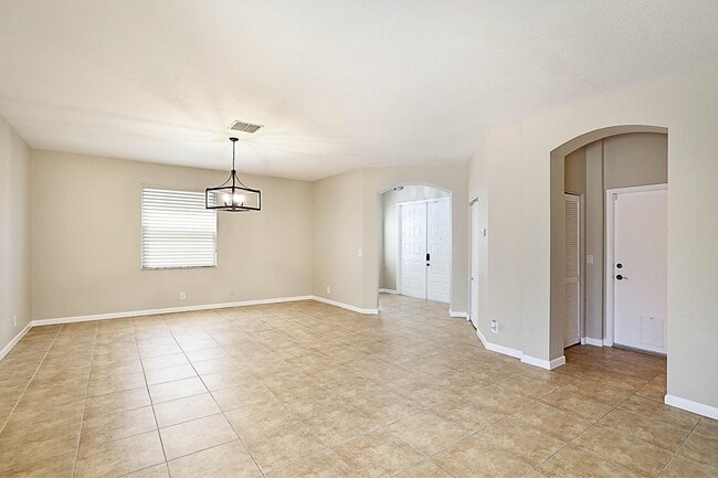 Photo - 122 Kensington Way