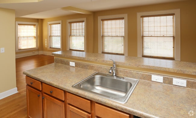 615- 1 Bedroom 1 Bath - Kasson Place