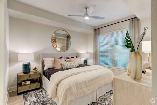 Bedroom - Montrose at Buffalo Bayou