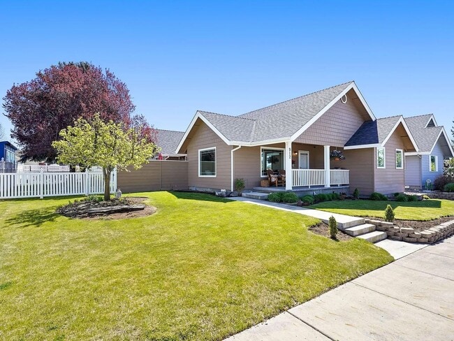 Photo - Spacious Prineville Home with Large Backyard!