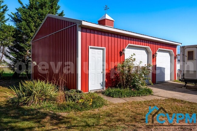 Photo - 16 2nd Ave S