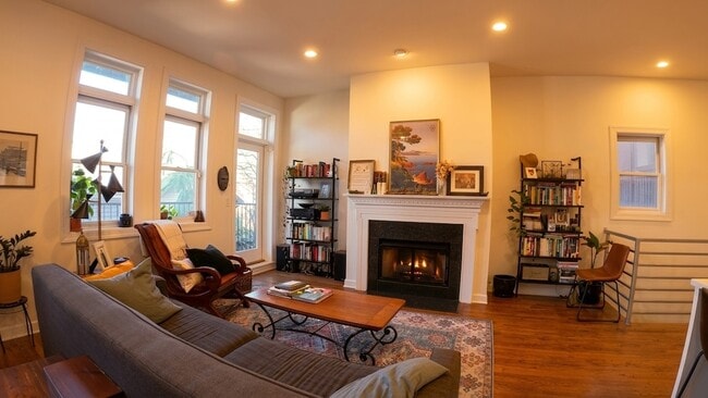 Photo - 2140 W Schiller St Unit 1N