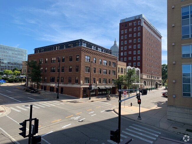 Building Photo - Capitol Hill Rental