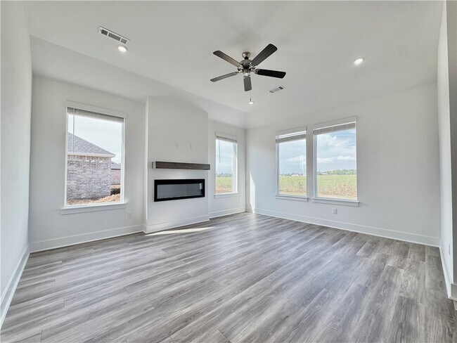 Photo - 569 W Canada Dr