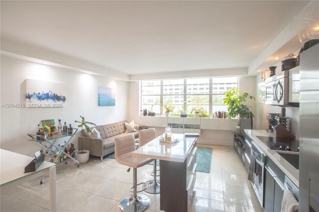 Building Photo - 801 Brickell Bay Dr Unit 363