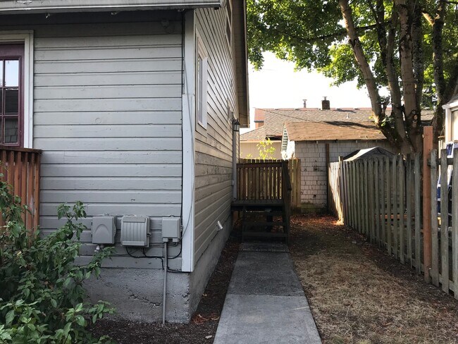 Photo - 2x2 with Loft! Walk to Harney Elementary! ...