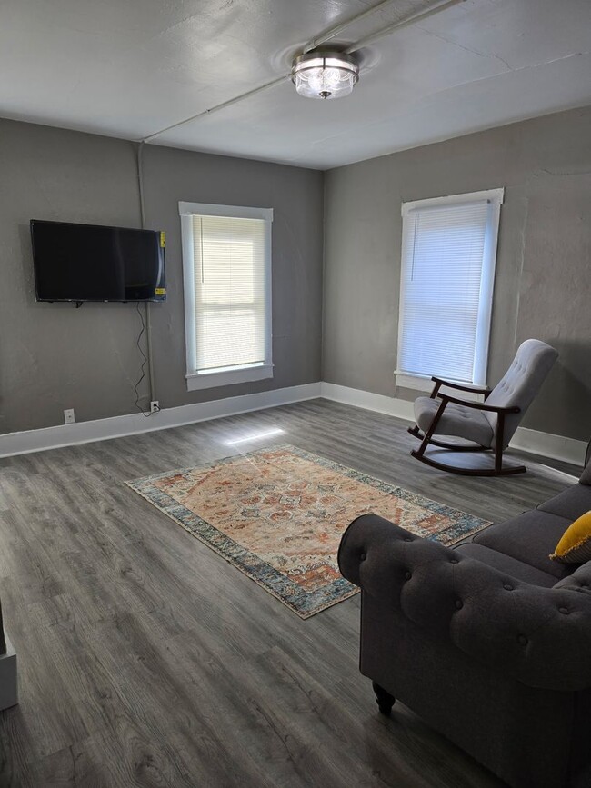 Building Photo - 321 S Union St Unit C