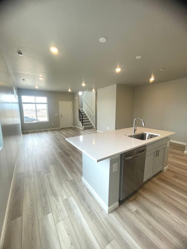 Photo - Saratoga Springs 4 Bedroom Townhome