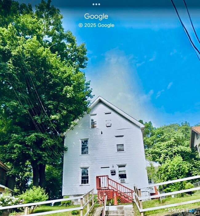 Building Photo - 8 Summit St