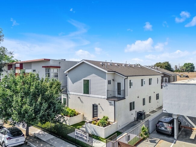 Building Photo - 1235 W 37th Pl Rental