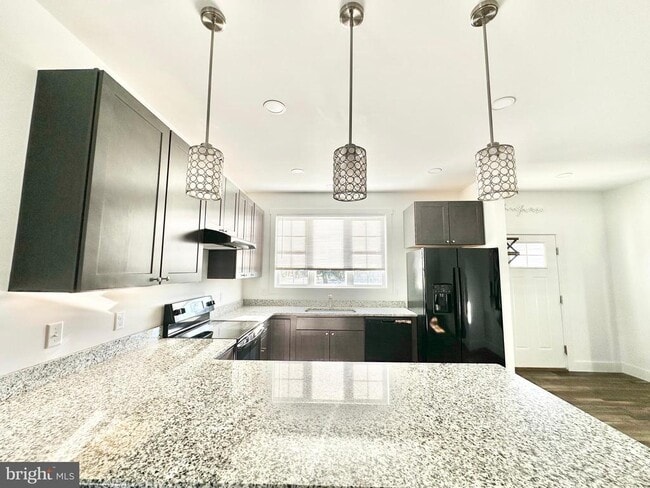 Photo - 350 N Main St