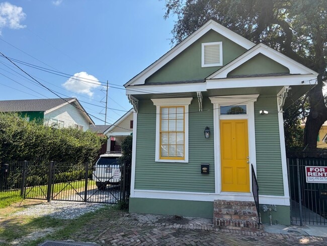 Building Photo - 515 Cadiz St
