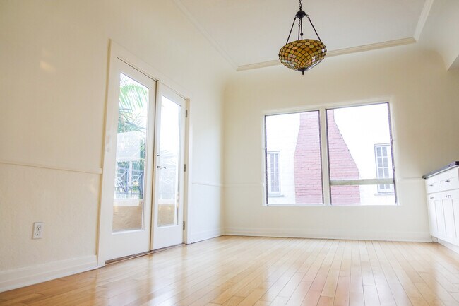 453-455 N. Curson Ave