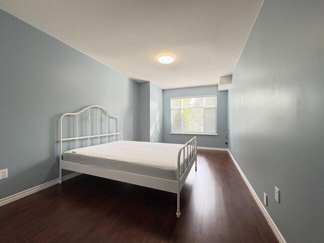 Photo - 3 bedroom in Coquitlam BC V3E 3B2