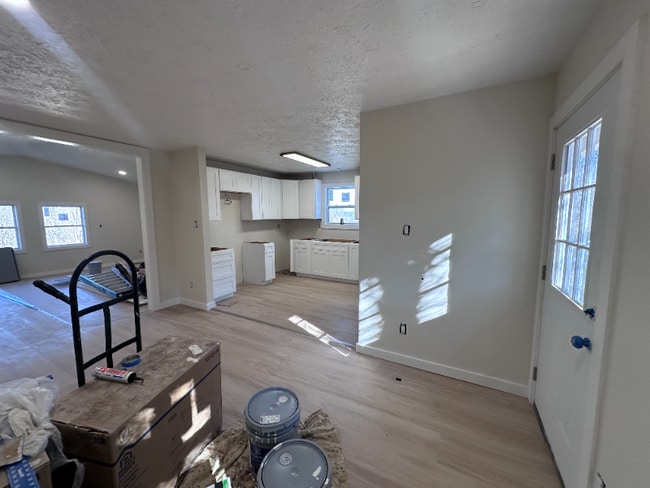 Photo - 305 Iroquois Ln