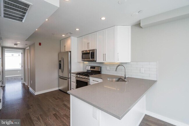 Photo - 1436 Clymer St Unit 2