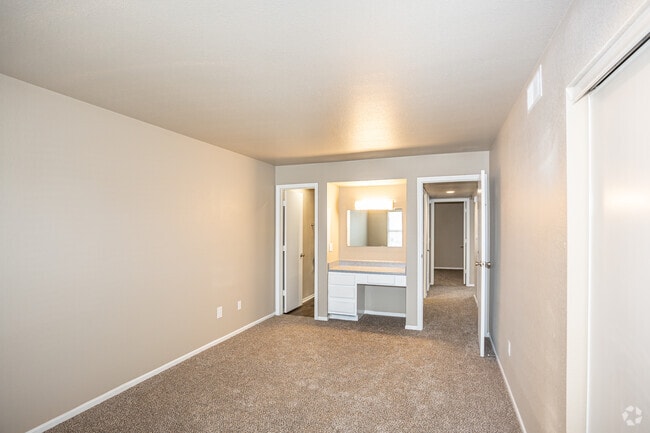 2BR, 1BA - 1000 SF