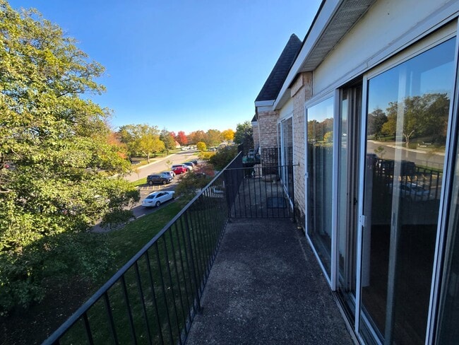 Building Photo - 5001 Carriage Way Dr Unit A 314