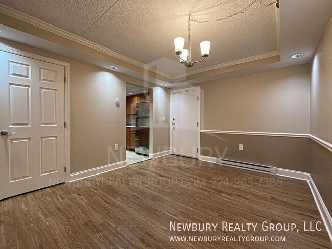 Photo - 530 N Main St