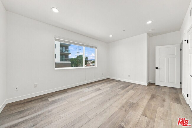 Photo - 1029 S Hobart Blvd Unit 303