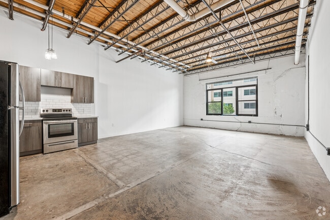 1BR, 1BA - 1,114SF - Living Room
