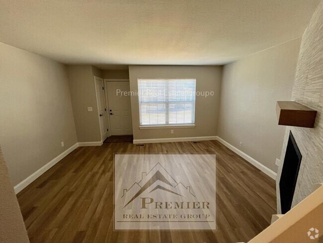 Building Photo - 7905 Lexington Park Dr Rental
