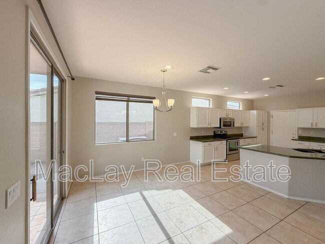 Photo - 203 W Cedar Dr