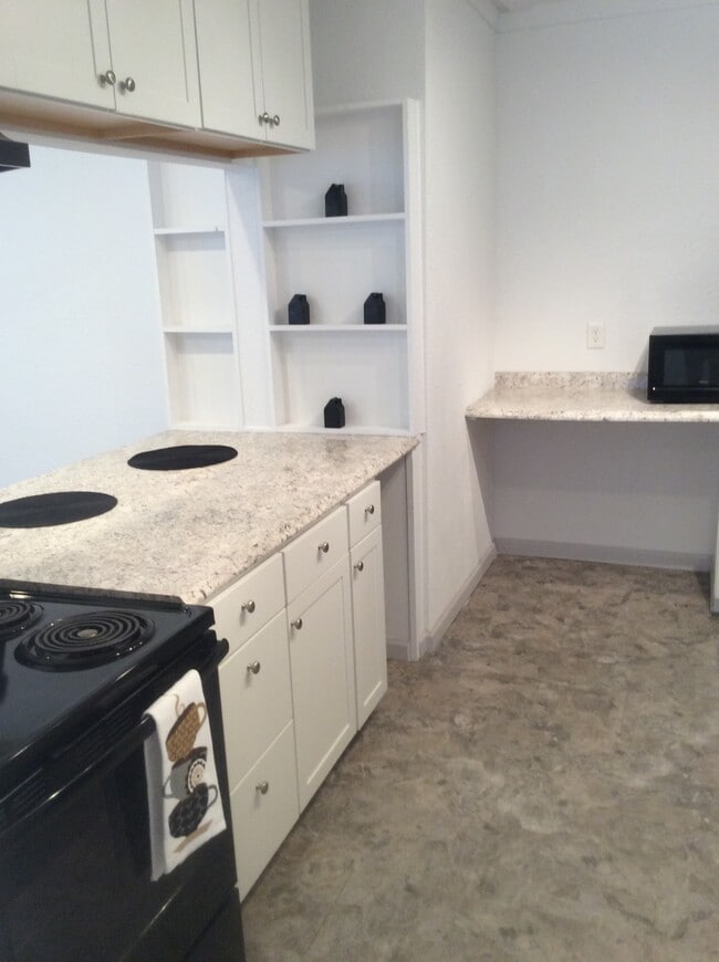 Estación de trabajo/Mesa de cocina - 919 Phillips St Unidad 919