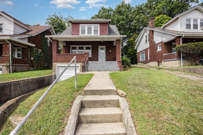 Photo - Renovated 3 bedroom minutes from Hyde Park!