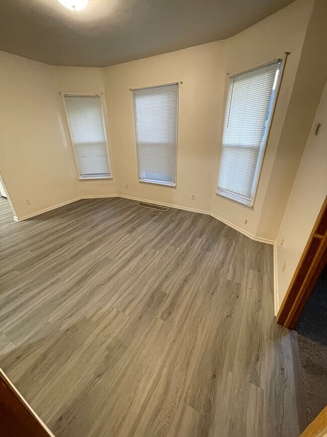 Photo - 410 N 52nd Ave W Unit #1