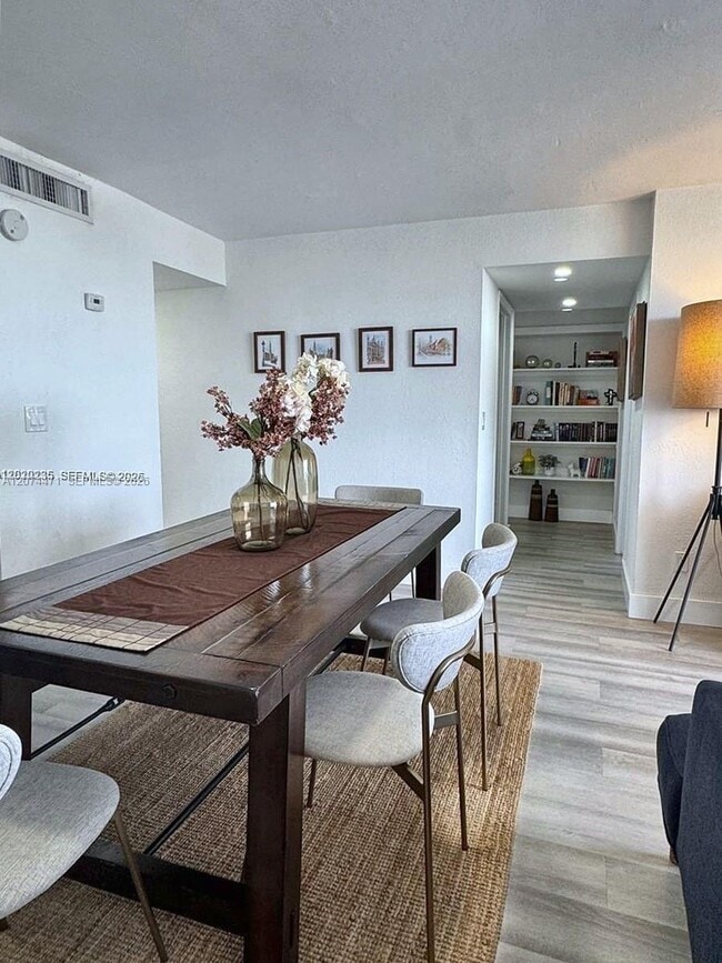 Photo - 2000 NE 135th St Unit 609