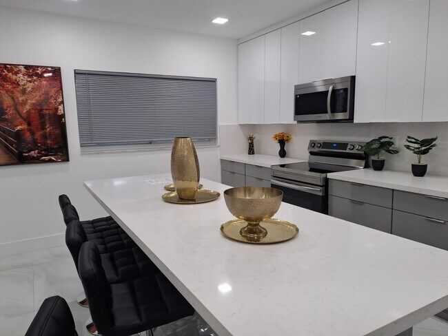 Photo - 1060 Tyler St