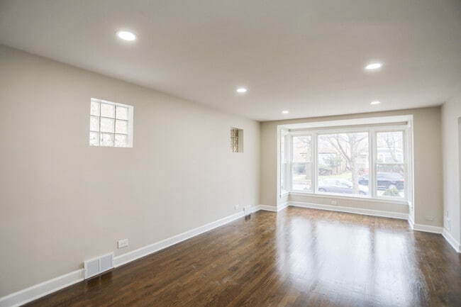 Photo - 3126 W Chase Ave